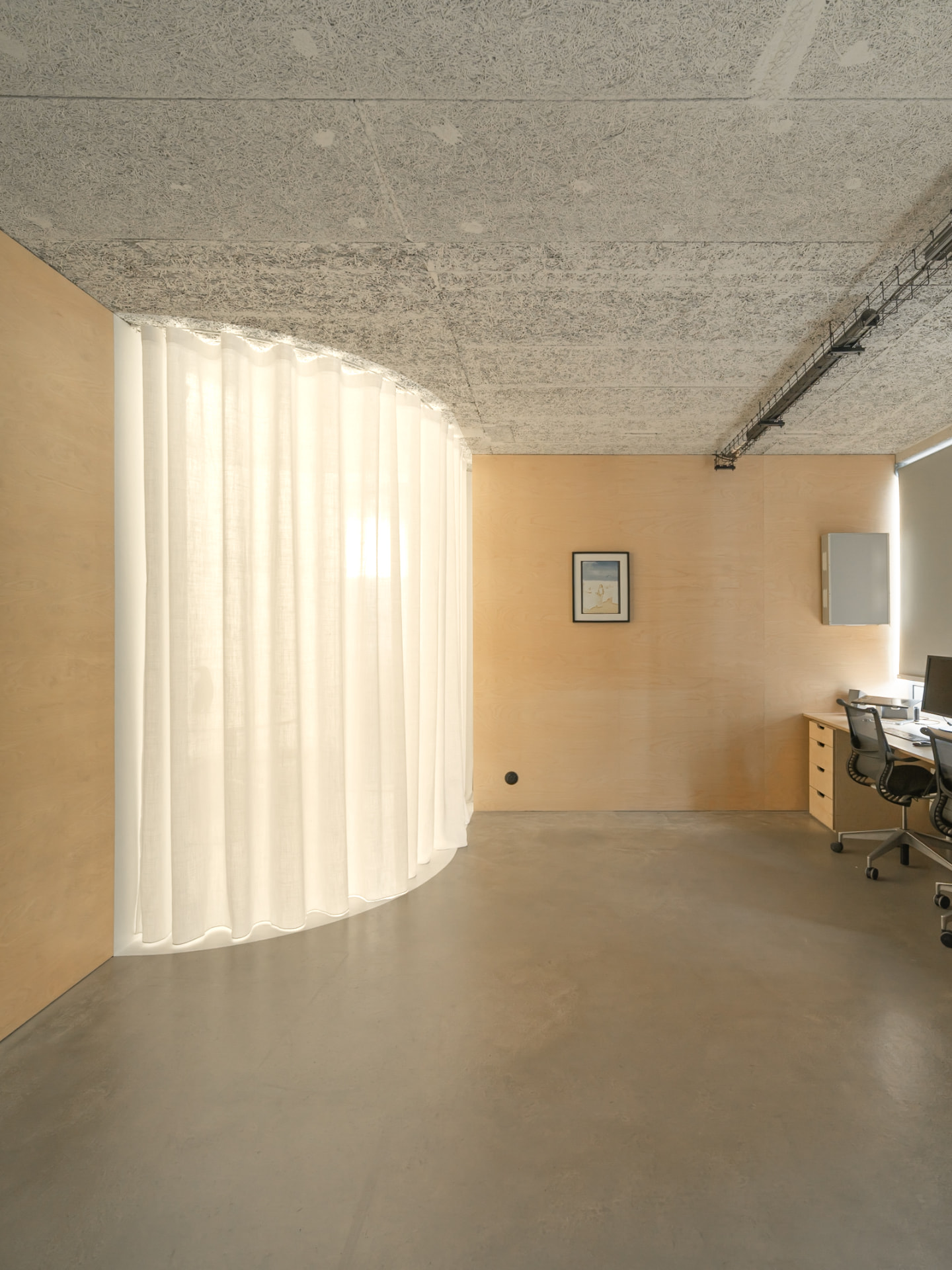 Cloisonnement flexible d'un open space de bureaux rénové à Bagnolet par Groupe RSM