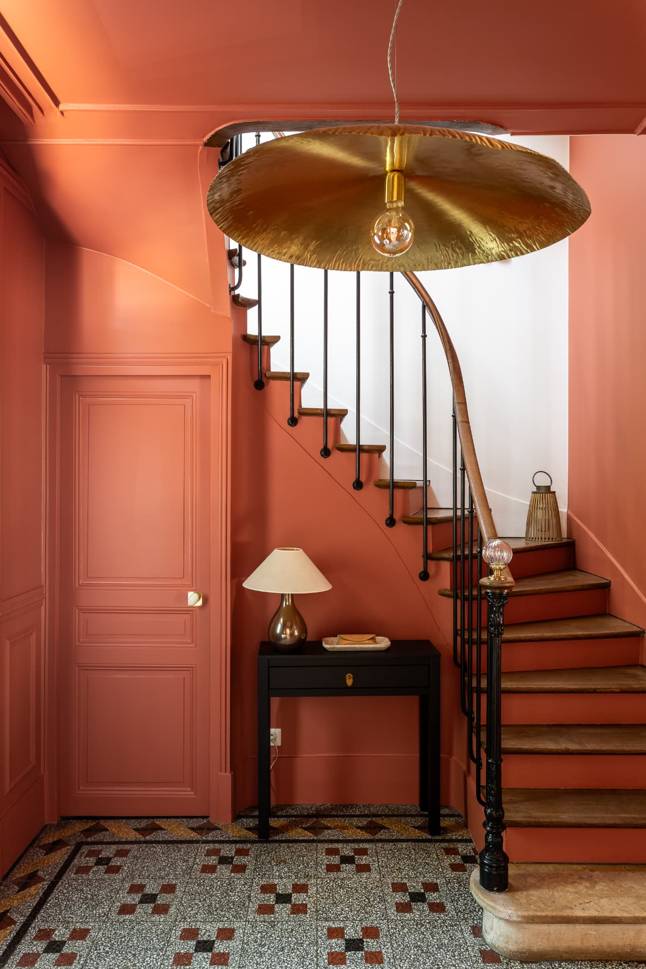 Hall d'entrée coloré rénové sur mesure